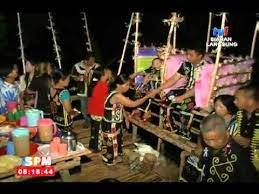 Majlis perkahwinan orang kadazan memakan masa selama tiga hari. Spm Bingkisan Perkahwinan Adat Suku Kaum Murut Sabah 26 April 2015 Youtube