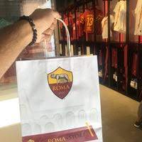 Benvenuto nello store ufficiale di as roma, dove puoi trovare il più grande assortimento mondiale del merchandising as roma. As Roma Official Store Sporting Goods Shop In Campo Marzio