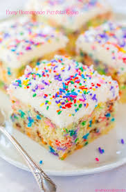 Easy Homemade Funfetti Inspired Cake With Vanilla Buttercream Rezept Funfetti Kuchen Kindergeburstag Kuchen Bunter Kuchen