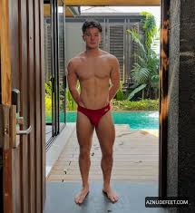 Elliott Brady gay porn