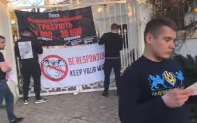 Владимир зеленский нацкорпус сбу украина. Rozovaya Svinka I Maroder Poroshenko Kak Nackorpus Svinarchukov V Ispanii Iskal