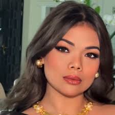 Fried chicken street food with alikabok