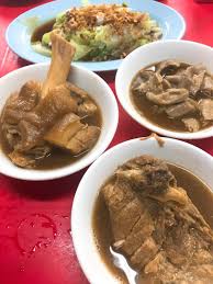 Bak kut teh 肉骨茶 is a a chinese soup commonly found on the streets of singapore, either with a pepper or herbal base. Top Places For Bak Kut Teh Forever In Hunger