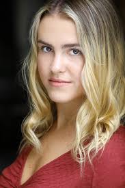 Taylar Hender's Instagram, Twitter & Facebook