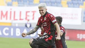 Berat özdemir transferinin bittiğini ifade eden yunus emre sel, trabzonspor'un bir diğer transfer trabzonspor'un berat transferi için başkent temsilcisine 2.5 milyon € ödeyeceği ifade edilirken daha. Son Dakika Haberler Berat Ozdemir Trabzonspor Da Avci Ikna Etti