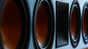 Equipped with 3 subwoofers with a strong output of 210w, the rear speakers help to provide real surround sound. 12 Best Speaker Brands Of 2019 3d Insider