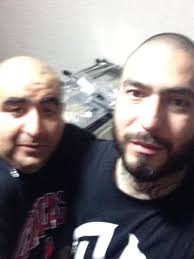 Puros pelones, cabrones, por eso los respeto pinche bola de grifos 🔥  @sickjacken @cynic_ss @tiro_loko_ y todo el bandón agarrando cotorreo en  #ElClanRecords despues de la tocadha del domingo en el @nandas78bar