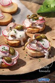 rezept crostini mit vitello tonnato schnittlauch und radieschen rezept lebensmittel essen vitello tonato rezept rezepte