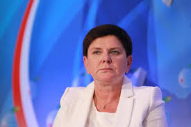 To spowolnienie, które ma oznaki spowolnienia. Szydlo Chciala Sie Wytlumaczyc Zostala Opluta Nie Placz Broszka Sloma Ci Z Gumofilcow Wystaje Super Express Wiadomosci Polityka Sport