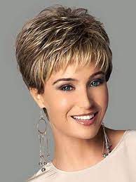 Ihre Kurze Frisur Mehr Volumen Verleihen Und Fur Einen Haarschnitt Mit Schichten Gehen Suchen Sie Ein Haarschnitt Kurz Frisuren Kurze Haare Stylen Haarschnitt