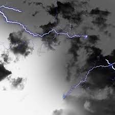 Efeito Realista Relampago Nuvens Negras Pintado A Mao Real Nuvens Imagem Png E Psd Para Download Gratuito Clouds Background Pictures Black Backgrounds