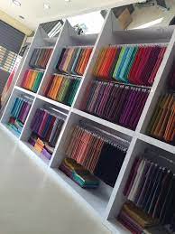 Ha, patutlah dalam pertemuan mereka sebelum ini di 'datang konti rumah', punya meriah ha mereka bersembang! Kini Di Surania Crystal House By Bawal Exclusive Facebook