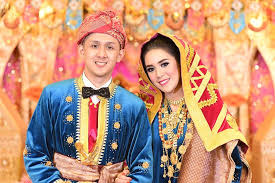 10 Referensi Baju Pernikahan Adat Minang Indah Mewah