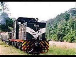 Satu daripada tiga gerabak kereta api yang dalam perjalanan dari beaufort ke kota kinabalu tergelincir selepas kepala kereta api berkenaan melencong daripada landasan utama di membakut pagi tadi. Keretapi Negeri Sabah Youtube