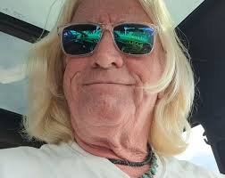 Do any of the bars/places with live music or DJ allow 17 yr olds?