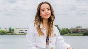 Evaluna mercedes reglero rodríguez, known as evaluna montaner, is a venezuelan actress, youtuber and singer, daughter of singer ricardo mont. Disrespectful Evaluna Montaner S Song Caused Outrage In Peru The Daily News Box