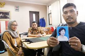 The wife of missing activist amri che mat, norhayati mohd ariffin, claims that a police officer told her that special branch officers. Ruth Sitepu S Indonesian Family Seeking Justice Over Her Disappearance The Star