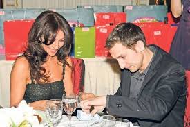 Mihaela rădulescu, prezentată de către agenţia getty image drept presupusa prietenă a celebrului felix baumgartner, a publicat astăzi, pe pagina ei de facebook, un mesaj care ridică multe semne de întrebare. Mihaela Radulescu Se Marita Cu Dani Otil Tabu