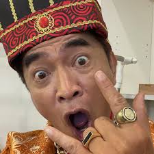 吳宗憲（英語： jacky wu ，1962年9月26日 － ），台灣 男藝人、主持人、歌手、唱片製作人、演員、商人，出生於臺灣臺南市 中西區。因參與電視歌唱比賽節目《五燈獎》而嶄露頭角，1987年以歌手身分出道，早年有「星馬王子」之名 。 8gd0dgigcvug1m