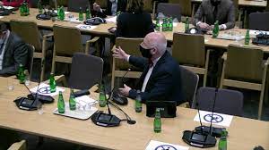 Lider konfederacji poinformował, że doznał poważnej kontuzji dłoni. Janusz Korwin Mikke Wystapienie Z 5 Stycznia 2021 R Youtube