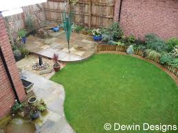 Small Back Garden Idea With Lawn And Patio Garden Borders Garden Outdoor