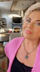 Polly Waters's Instagram, Twitter & Facebook