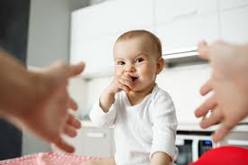 Setuju atau tidak, bentuk alis rupanya secara tidak langsung dapat menjadi penentu kecantikan atau ketampanan. 4 Cara Alami Untuk Menebalkan Alis Bayi Pure Premium Care