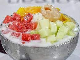 Sudah bukan menjadi rahasia lagi kalau es buah adalah minuman yang banyak diminati oleh banyak orang karena selain segar. Es Buah Yang Manis Segar Mudah Dibuat Dengan Resep Ini