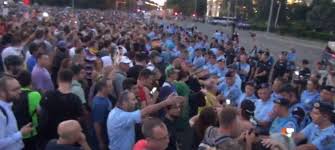 București și alte 22 de orașe din românia. Miting 10 August RÄsturnare De SituaÈie CioacÄ Cererea De Autorizare A Fost RespinsÄ DiscuÈie HalucinantÄ La PrimÄria BucureÈti Stiri Diaspora