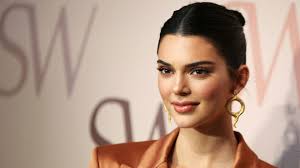 See more of kendall jenner on facebook. Kendall Jenner S Boyfriend Clue In Hailey Justin S Wedding Photo Wow Stylecaster
