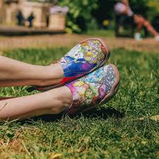 We create colorful kids shoes that give back! Uin Footwear It Uin Art Shoes