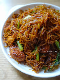Disajikan bersama bahan lain, atau dimakan langsung rasanya sangat lezat. Bihun Goreng Resepi