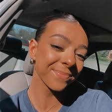 Alyssa Slaven's Instagram, Twitter & Facebook