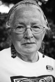 Joan Trumpauer Mulholland: la mujer blanca que desafió al sur racista… y  pagó el precio. Nació en Virginia, en una familia de tradición esclavista.  Blanca, sureña, criada bajo las leyes de Jim