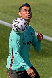 Cristiano is managing the situation very well, he is okay, without any symptoms. Pbjcs1bx03djwm
