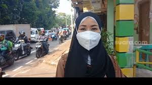 Dalam pemeriksaan sebelumnya, keduanya hanya mendapati ada delapan bayi di dalam rahim sithole. Dekat Pos Penyekatan Romlah Dilarang Warga Masuk Gang Mau Nengok Kakak Sekalian Arisan