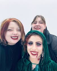 The end of SPOOKY season🎃🧛 Til next year… Now onto 🎄🎅🏼☃️❄️ #spooky  #vampires #vampire #glamvampire #halloween #halloweencostume #spookyseason  #holiday #trending #holidayseason