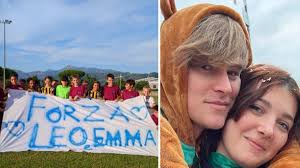 Forza Leo e Emma»: lo striscione per i due ragazzi gravemente feriti  nell'incidente a Viareggio