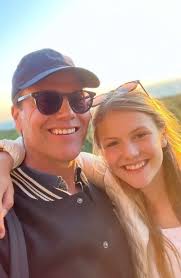 Victoria de Suède partage des rares photos privées de ses vacances en  famille