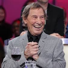 Annette Paquin's Instagram, Twitter & Facebook