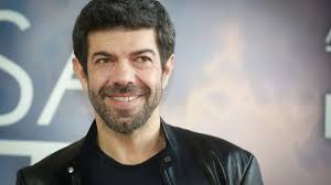 Pierfrancesco favino (born august 24, 1969 in rome) is an italian actor. Pierfrancesco Favino I 50 Anni Di Un Sex Symbol Atipico Ringrazio Per La Fiducia Ma Le Donne Sono Pazze Si Sa La Repubblica
