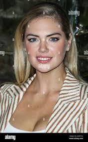 Vogue usa hi-res stock photography and images