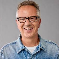 Robin Liggins's Instagram, Twitter & Facebook