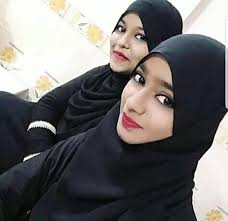 بتنادي علي؟؟ دار تعرفي بعدك كيف حالي حايهمك لو ذرفت عيني لو تهت وراك في  ترحالي ماكان أطيافك تتعزز لو كنت عليك أنا جد غالي ماكنت مشيت نص السكه وأنت  عارف انك