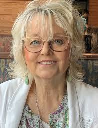 Lynn Roper's Instagram, Twitter & Facebook