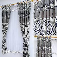 Jendela rumah memberikan akses cahaya dan sekaligus menambah nilai model gorden yang satu ini sangat cocok dipasang pada ruangan yang memiliki jendela pada bagian dinding rumah kita. Ready Kekinian Gorden Jendela Pintu Rumah Minimalis Motif Batik Mewah Terbaru Model Smokering Shopee Indonesia
