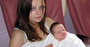 Elle a été mesurée trois fois au cours des dernières 24 heures, car la taille peut légèrement varier au cours d'une journée', a déclaré à l'afp rob molloy, un officiel des records. Enceinte A Seulement 11 Ans Vous Serez Terrorises En Voyant Le Papa