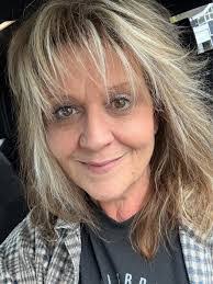 Janette Chapman's Instagram, Twitter & Facebook