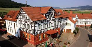 Die thüringer rhön bietet eine wunderschöne flora & fauna und ist ideal zum wandern und die rhön, ein mittelgebirge, erstreckt sich über die bundesländer hessen, thüringen und bayern. Uber Uns Landhotel Zur Grunen Kutte