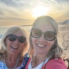 Does anyone know of any private art classes or even group ones please? ￼